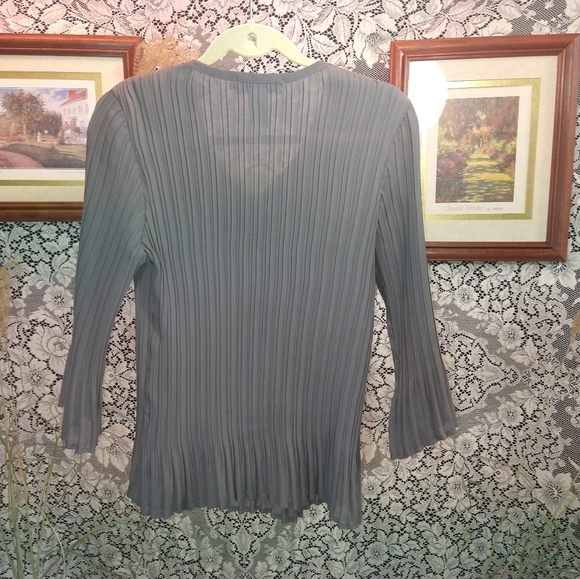 Theme grey blouse pleated ribbed ruffle 3/4 sleeve 100% polyester material - Picture 3 of 4